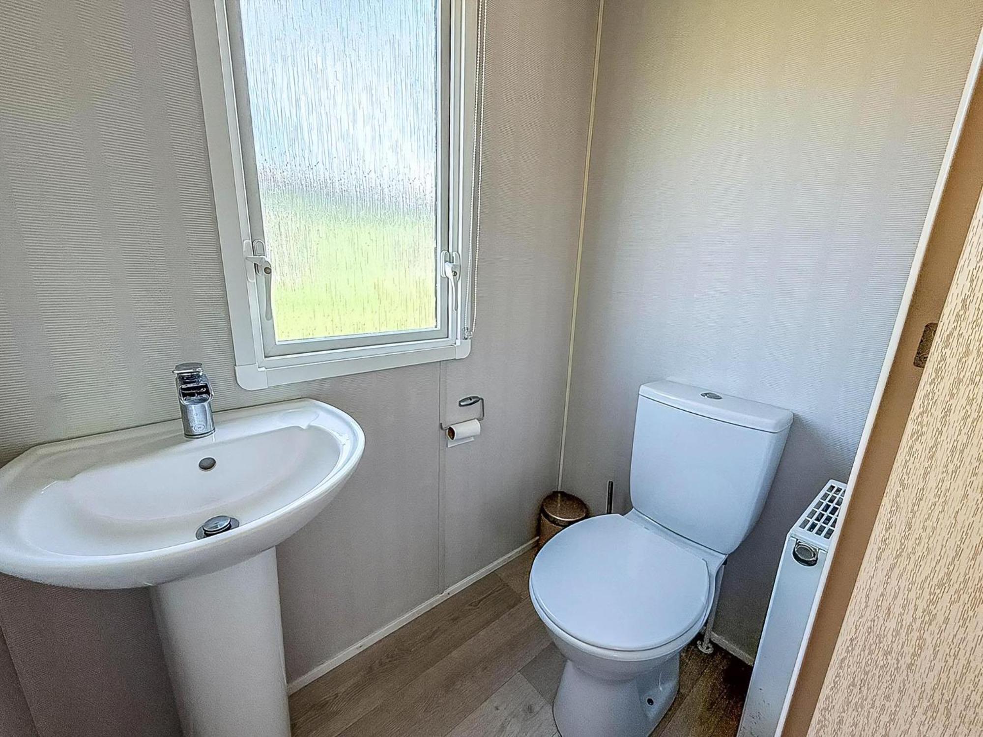 6 Berth Staycation Caravan Nearby Clacton-On-Sea In Essex Ref 26254E Exterior foto